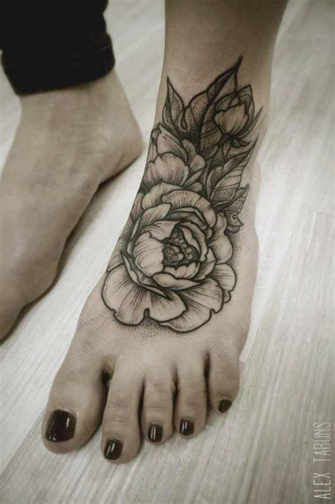 tatuaggio fiore piede|Le 50 Migliori idee di tatuaggi sul piede